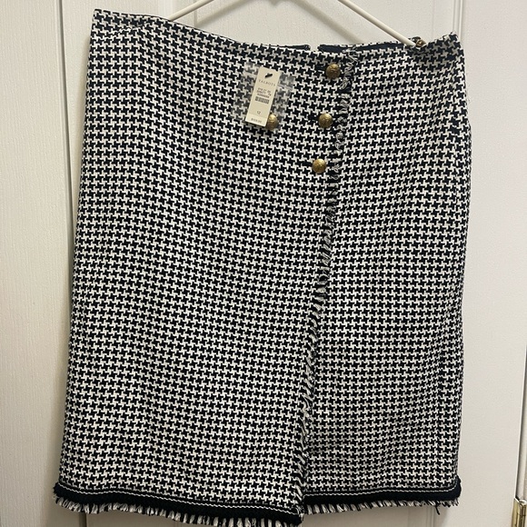 TALBOTS beautiful skirts new design brand new with tags Front with gold buttons - Picture 1 of 10
